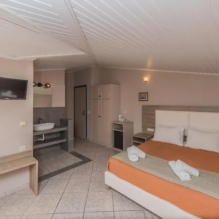 Otel Planos Beach Hotel