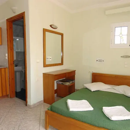 Planos Beach Hotel Otel 4*