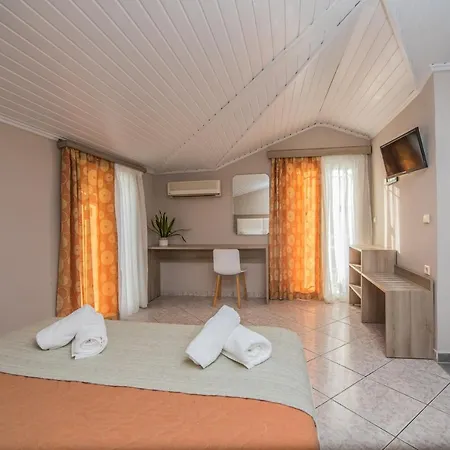Hotel Planos Beach Hotel 4*