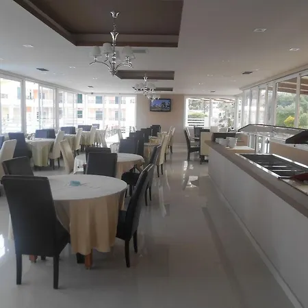 Planos Beach Hotel